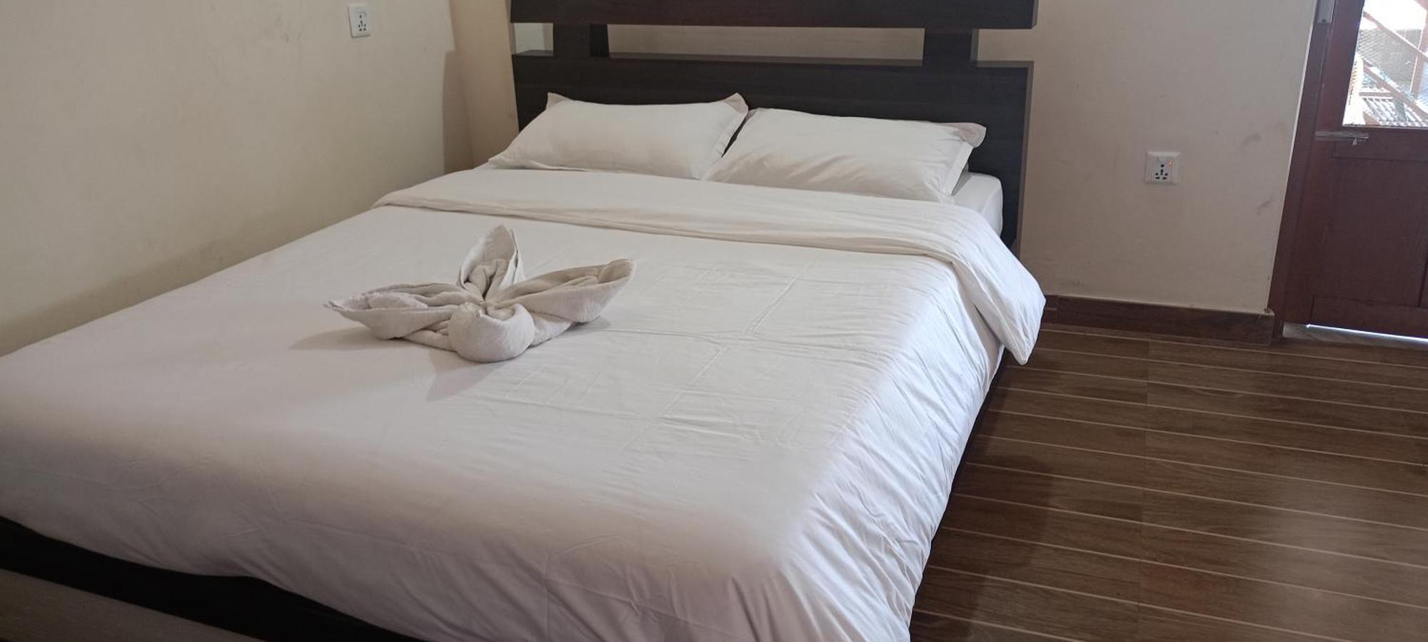 Pokhara Metro Eco Hotel Szoba fotó