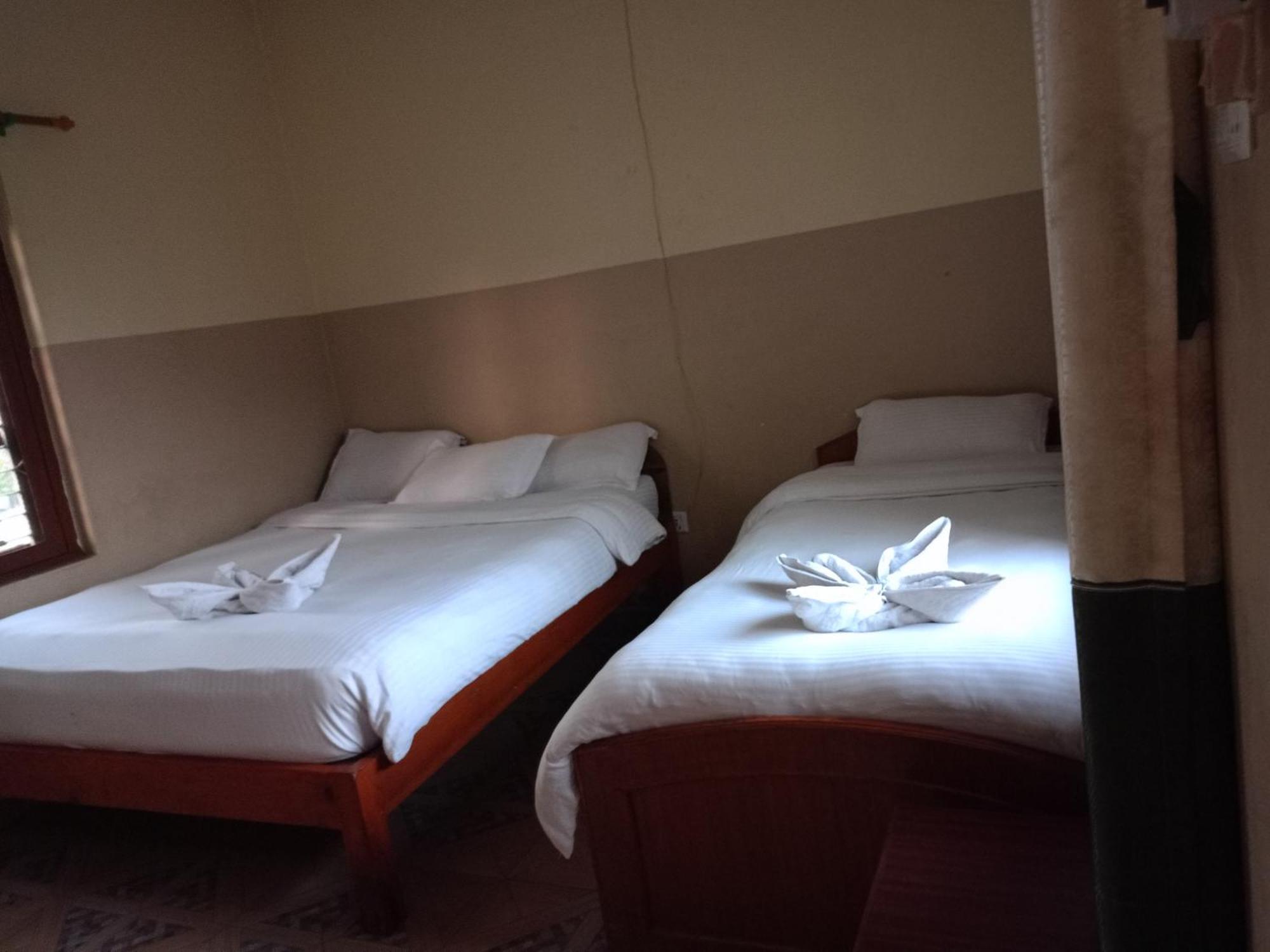 Pokhara Metro Eco Hotel Szoba fotó