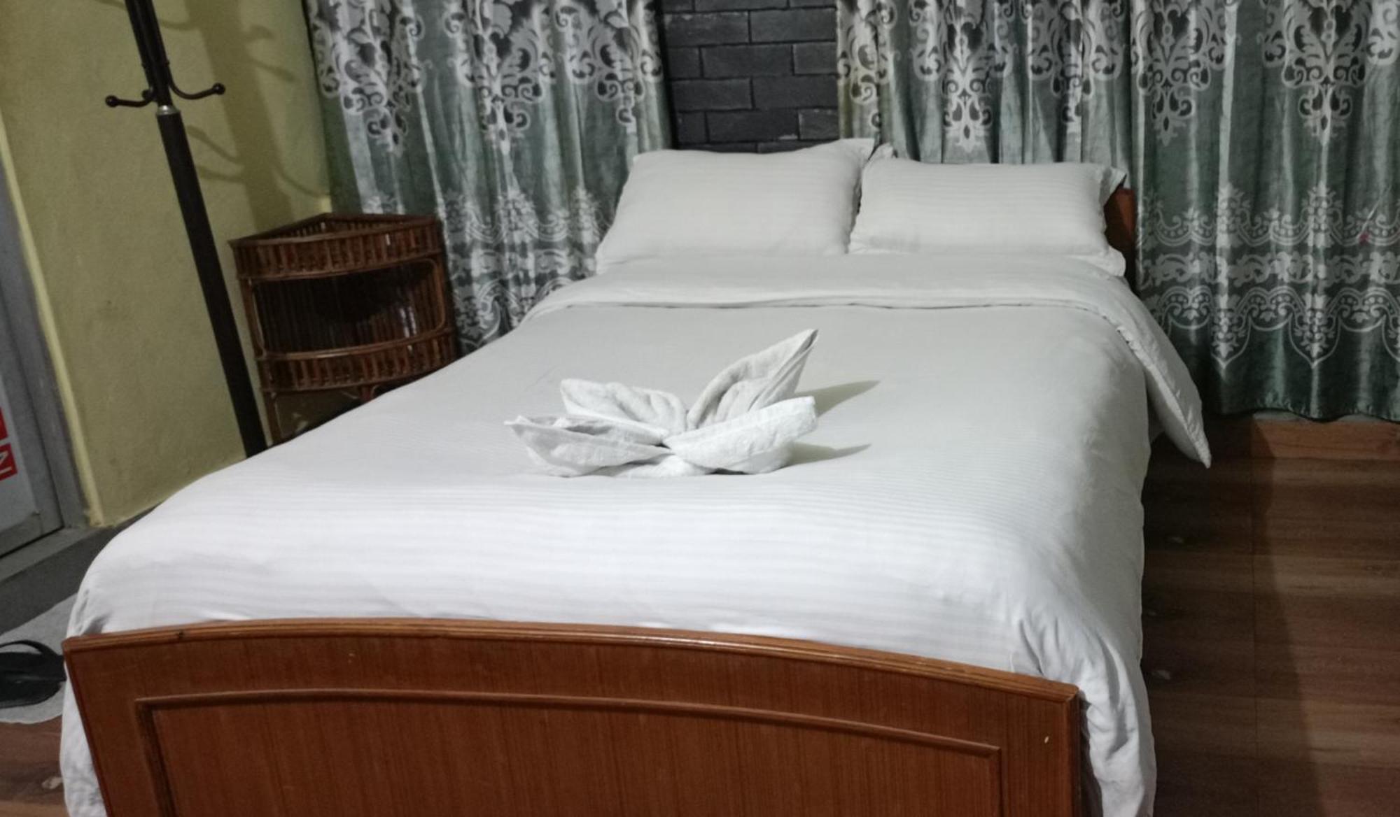 Pokhara Metro Eco Hotel Szoba fotó
